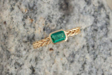 Load image into Gallery viewer, Kismet Solitaire | Emerald