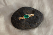 Load image into Gallery viewer, Kismet Solitaire | Emerald