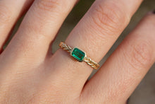 Load image into Gallery viewer, Kismet Solitaire | Emerald