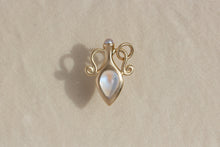 Load image into Gallery viewer, AMPHORA PENDANT | pear moonstone + blush pearl