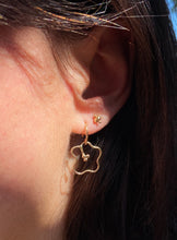 Load image into Gallery viewer, mini bloom earring | 14k gold